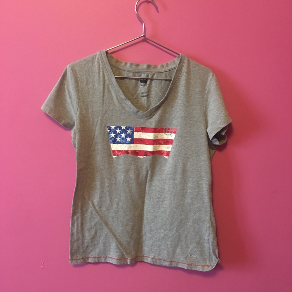 levi’s american flag logo top